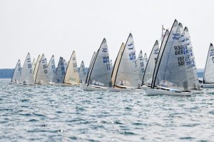 Start der Finn Dinghy bei der Travemünde 2024