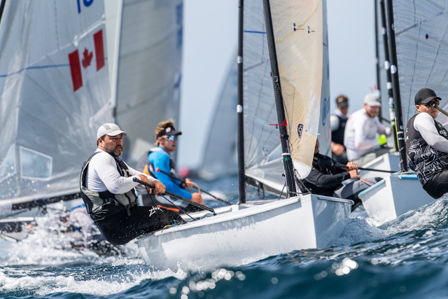 Top-Training für Top-Ergebnisse mit der Finn Sailing Academy (FSA) 1 filipe silva segelt finn dinghy in einem feld