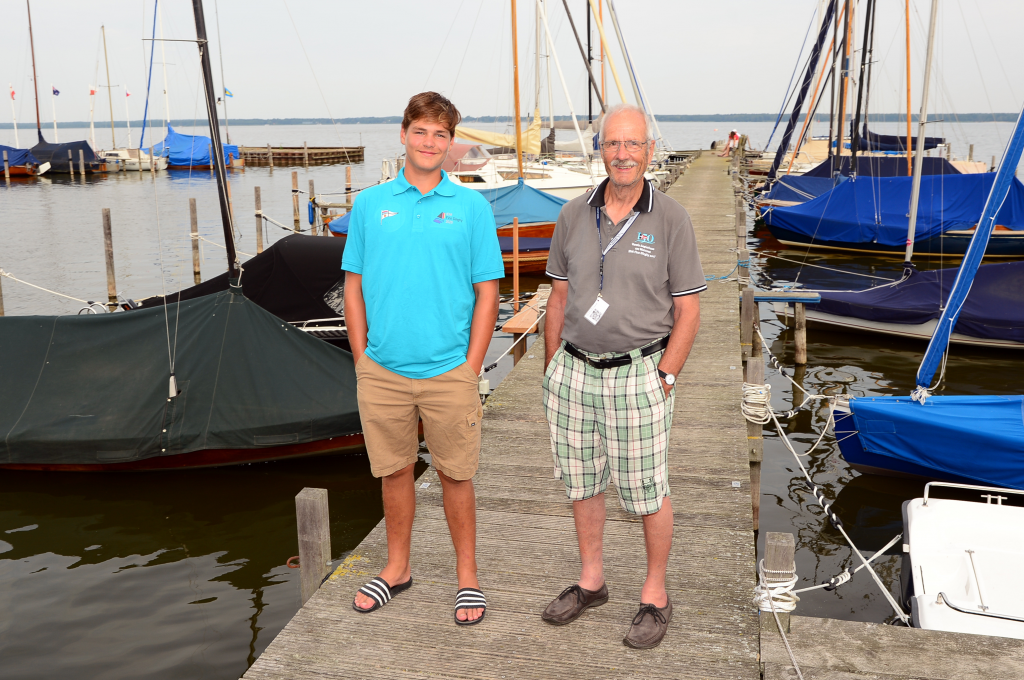 Jung und alt Segeln zusammen. Dr. Egbert Vincke GER 112 und Ben Behrens zur IDM in Steinhude 2020